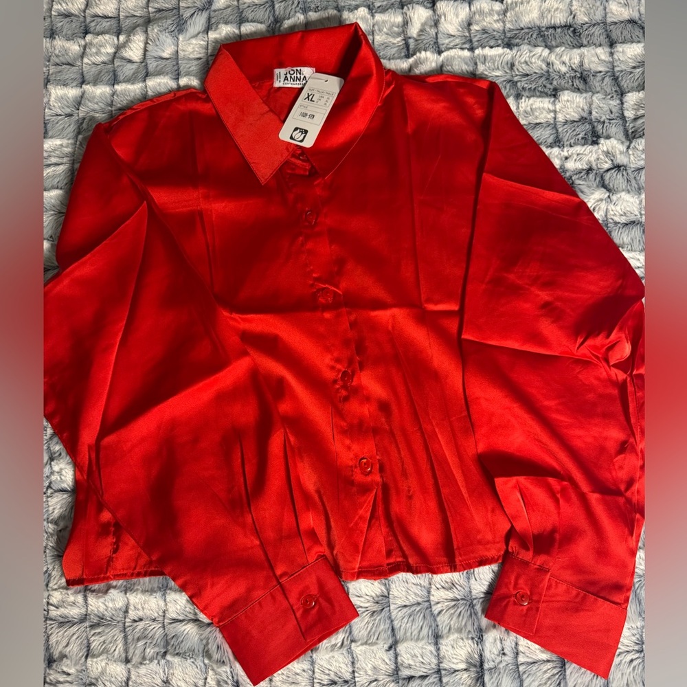 NWT WOMANS CROPPED BUTTON DOWN BLOUSE SIZE XL
